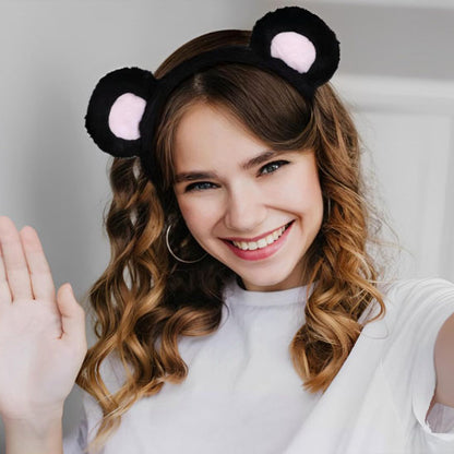 Serre-tête en tissu doux avec oreilles d’ourson, utilisé pour retenir les cheveux lors de soins du visage ou séances spa