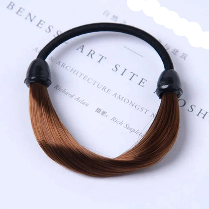 Élastique à cheveux effet naturel chatain clair, conçu pour éviter l'usure des cheveux tout en offrant un maintien optimal