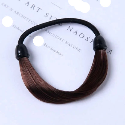 Accessoire cheveux auburn synthétique offrant un effet naturel et discret, parfait pour toutes les coiffures