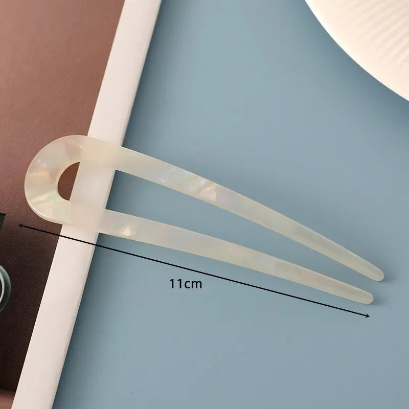 Épingle de 11 cm, conçue pour fixer les cheveux de manière discrète et sécurisée, idéale pour les coiffures de tous les jours ou les occasions , mariage. 