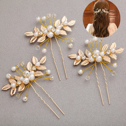 Épingles à cheveux avec perles et feuilles dorées, parfaites pour un maintien élégant et une touche glamour. femme mariée coiffée